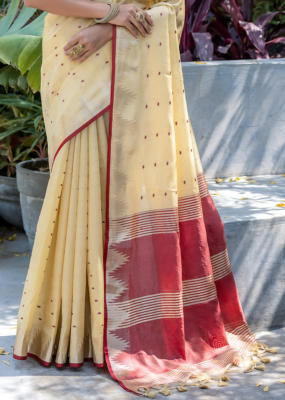 Cream Zari Woven Banarasi Raw Silk Saree